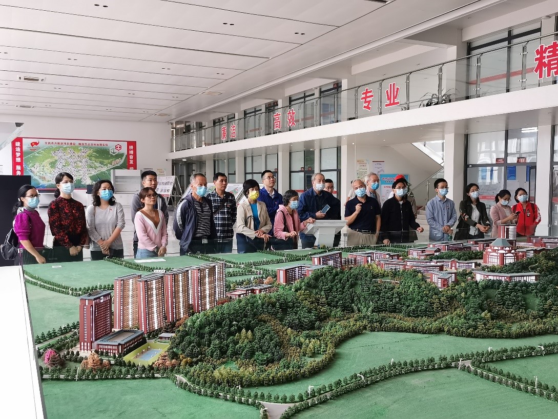 深圳校区管委会罗愈业主任介绍深圳校区的布局